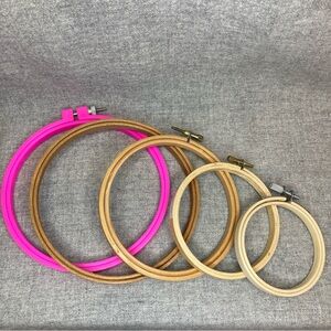 Lot 5 Wooden Plastic Cross Stitch Embroidery Hoops 3” 4” 5” 6” EUC Needlepoint